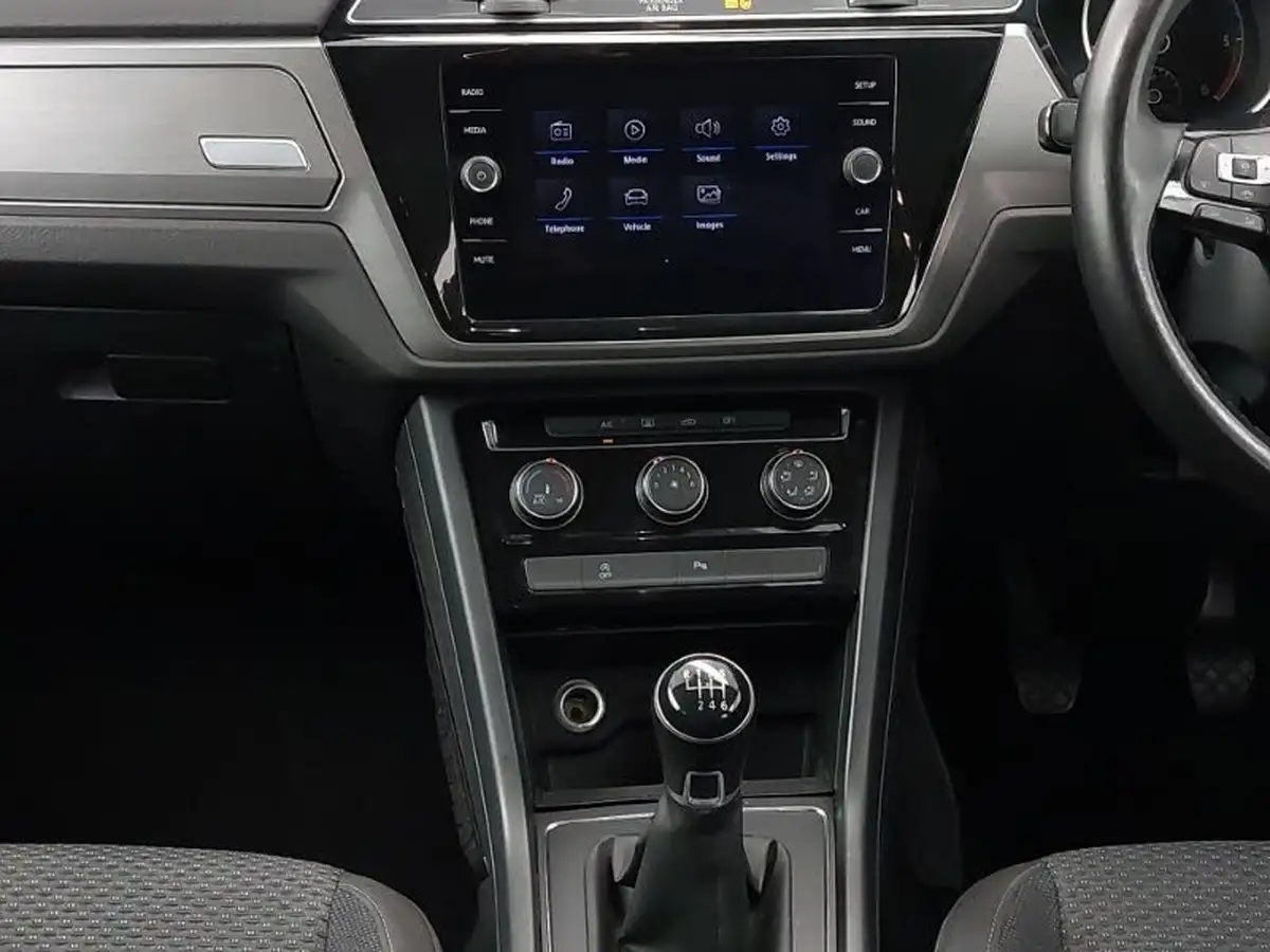 2019-volkswagen-touran-16tdi-se-big-9