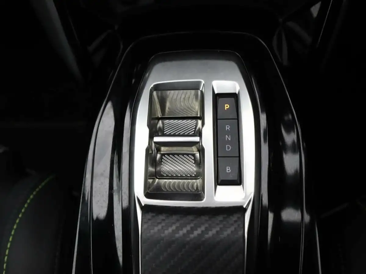 2024-peugeot-2008-suv-e-gt-136ps-50kwh-big-28