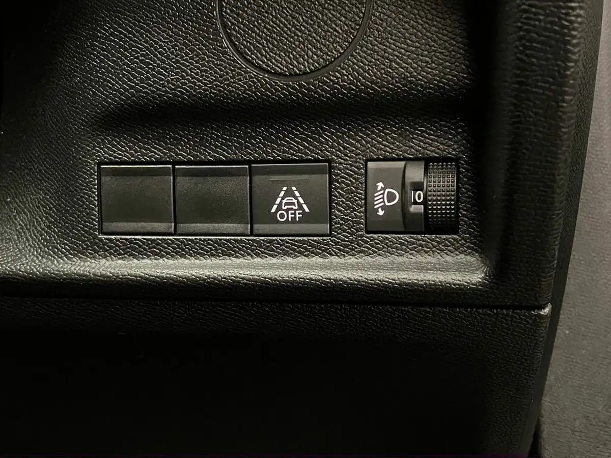 2023-citroen-c4-12-puretech-sense-big-30