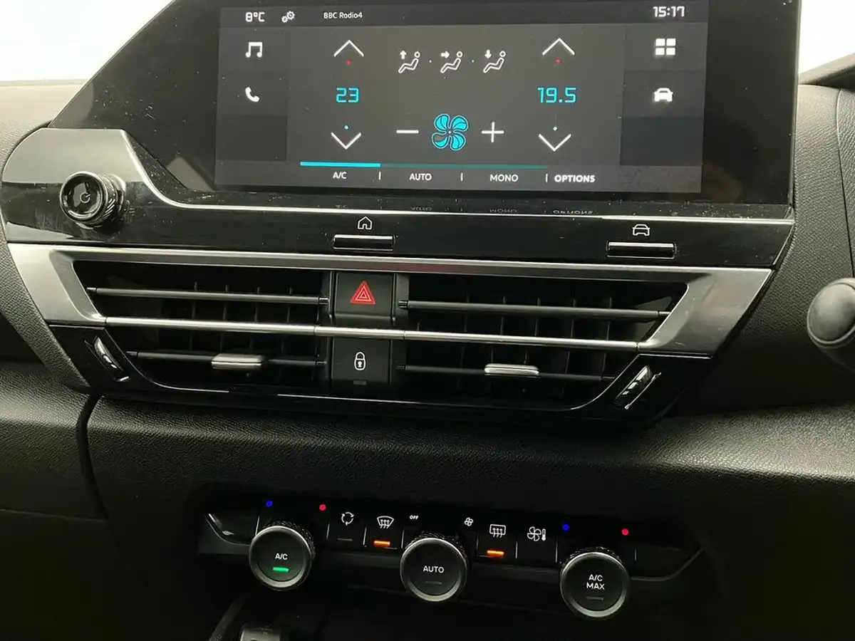 2023-citroen-c4-12-puretech-sense-big-11