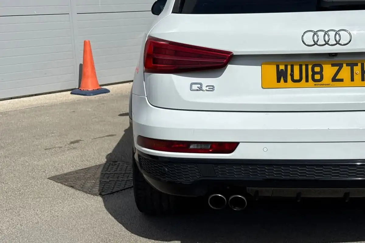 2018-audi-q3-20-tfsi-quattro-black-edition-big-24