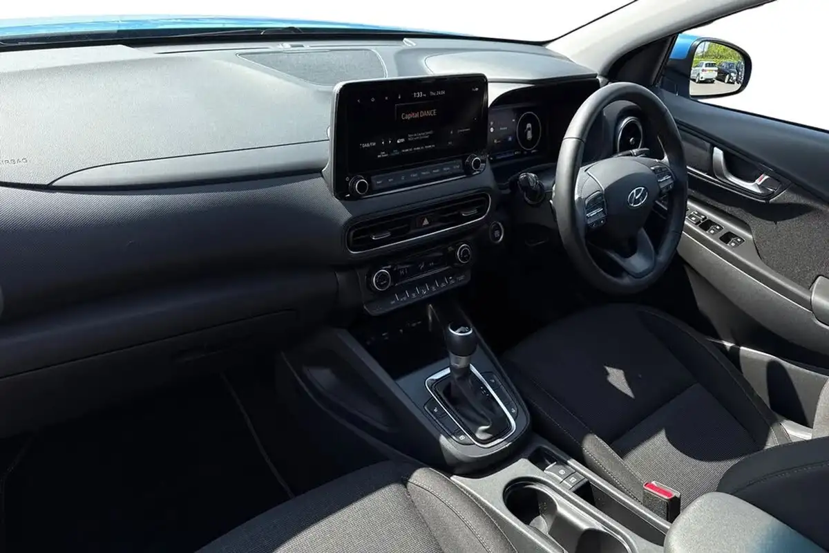 2022-hyundai-kona-16-gdi-premium-big-14