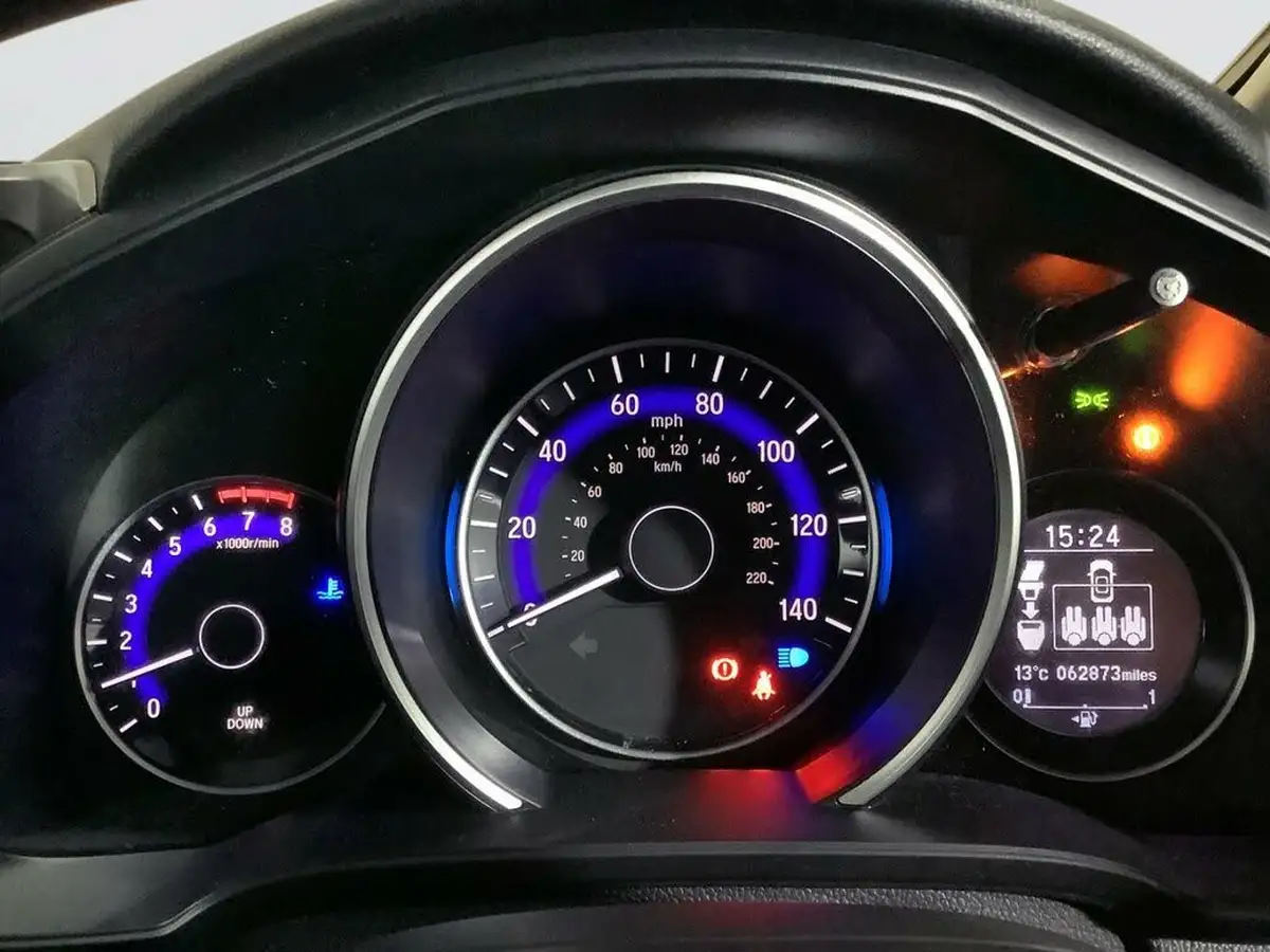 2015-honda-jazz-13-i-vtec-se-big-14