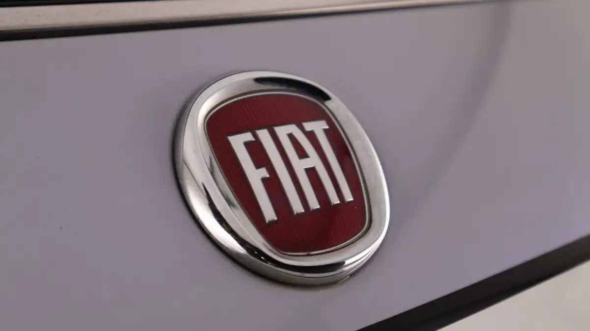 2021-fiat-500c-10-dolcevita-big-20