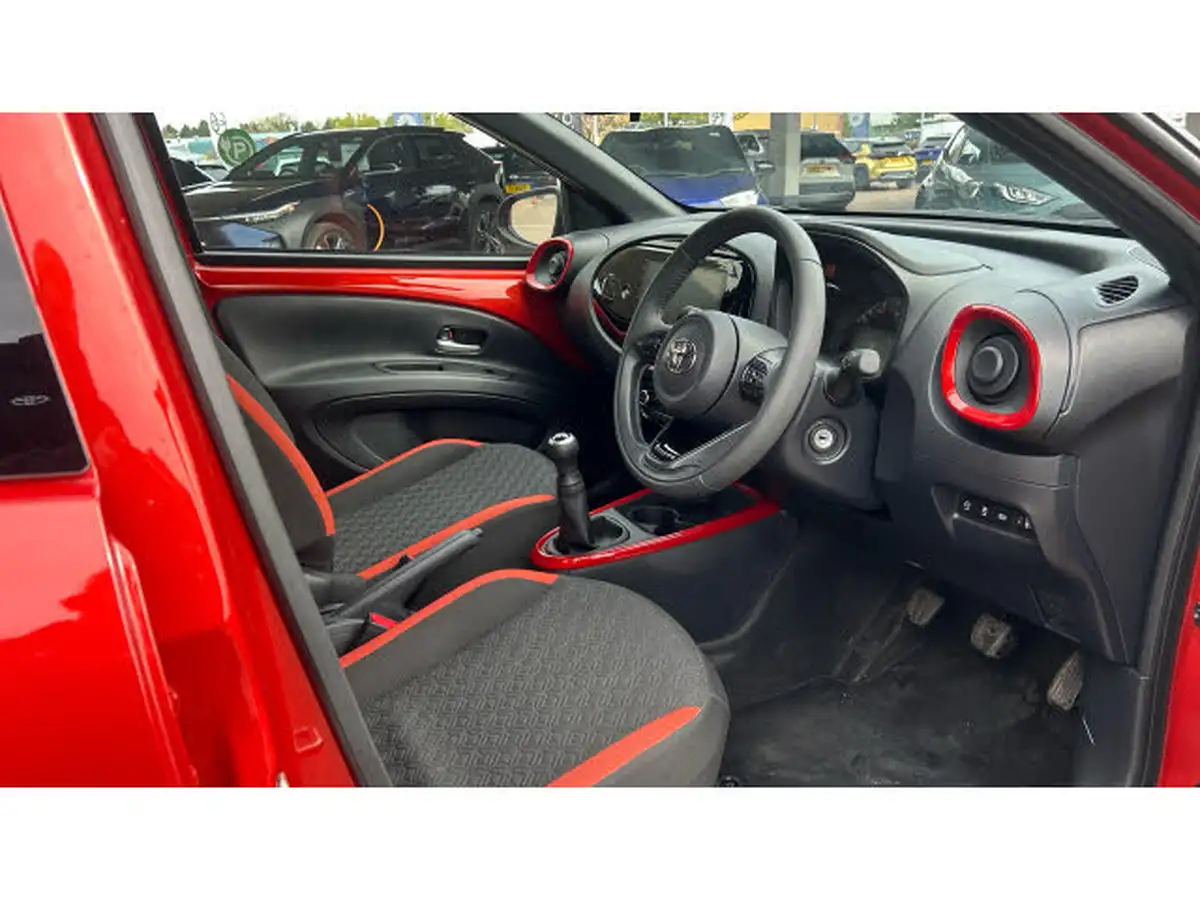 2024-toyota-aygo-x-10-vvt-i-edge-big-10