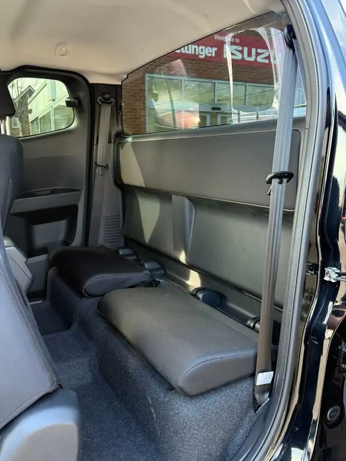 2025-isuzu-d-max-19td-dl20-extended-big-18