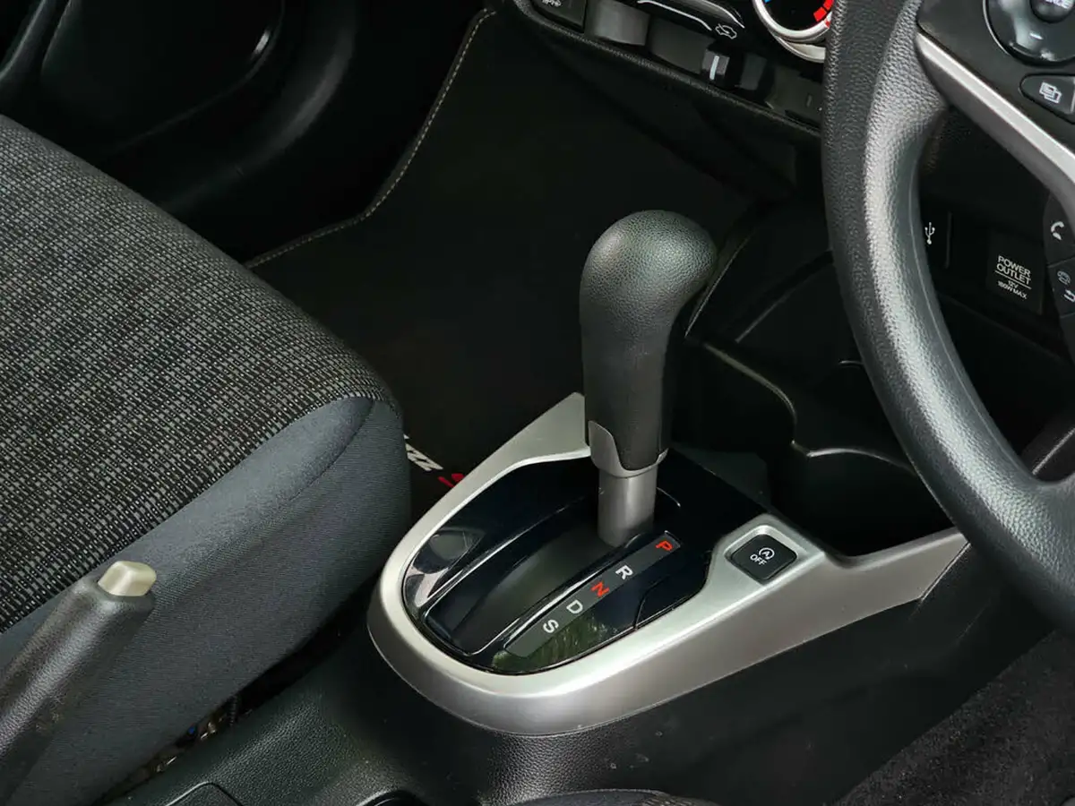 2017-honda-jazz-13-i-vtec-se-cvt-big-4