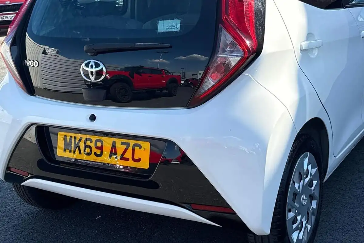 2019-toyota-aygo-10-vvt-i-x-play-big-16