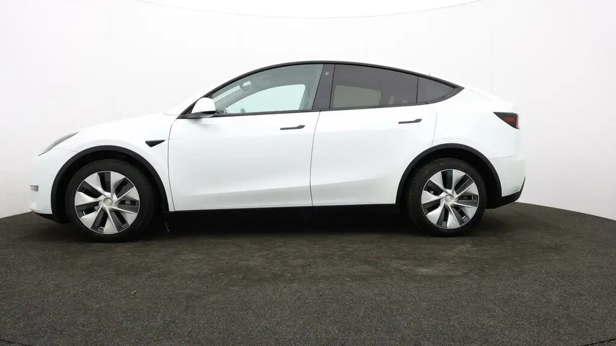 2022-tesla-model-y-e-long-range-big-61