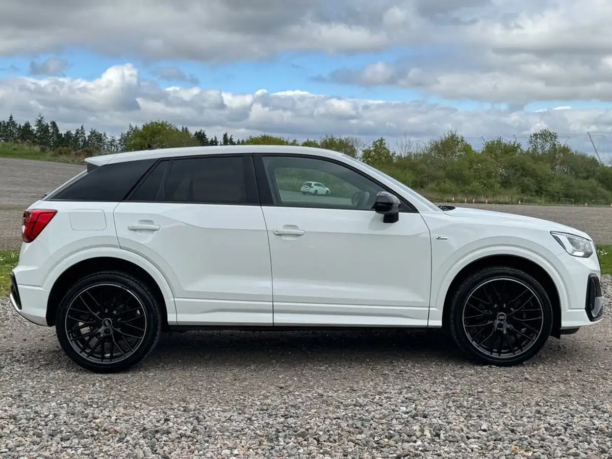2022-audi-q2-10-30-tfsi-black-edition-big-3