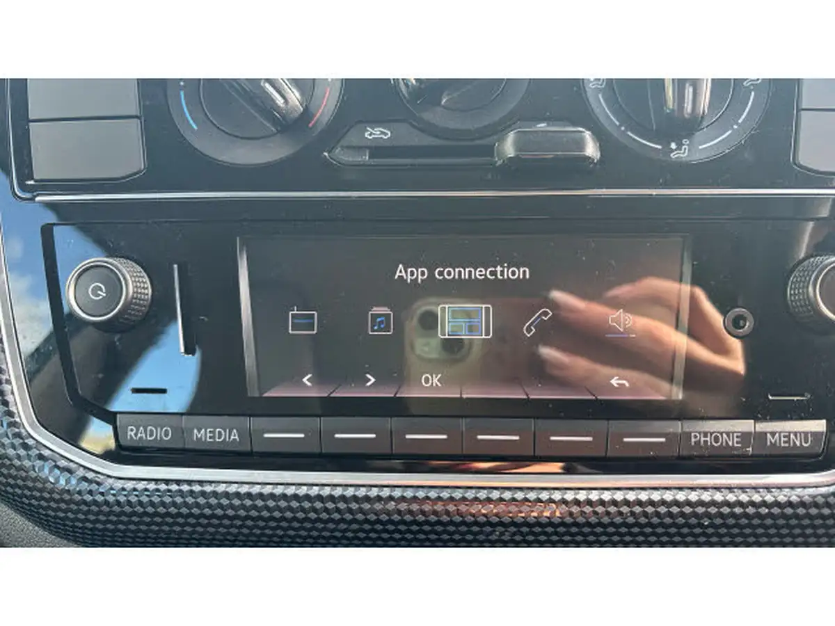 2022-volkswagen-up-10-up-5d-big-45