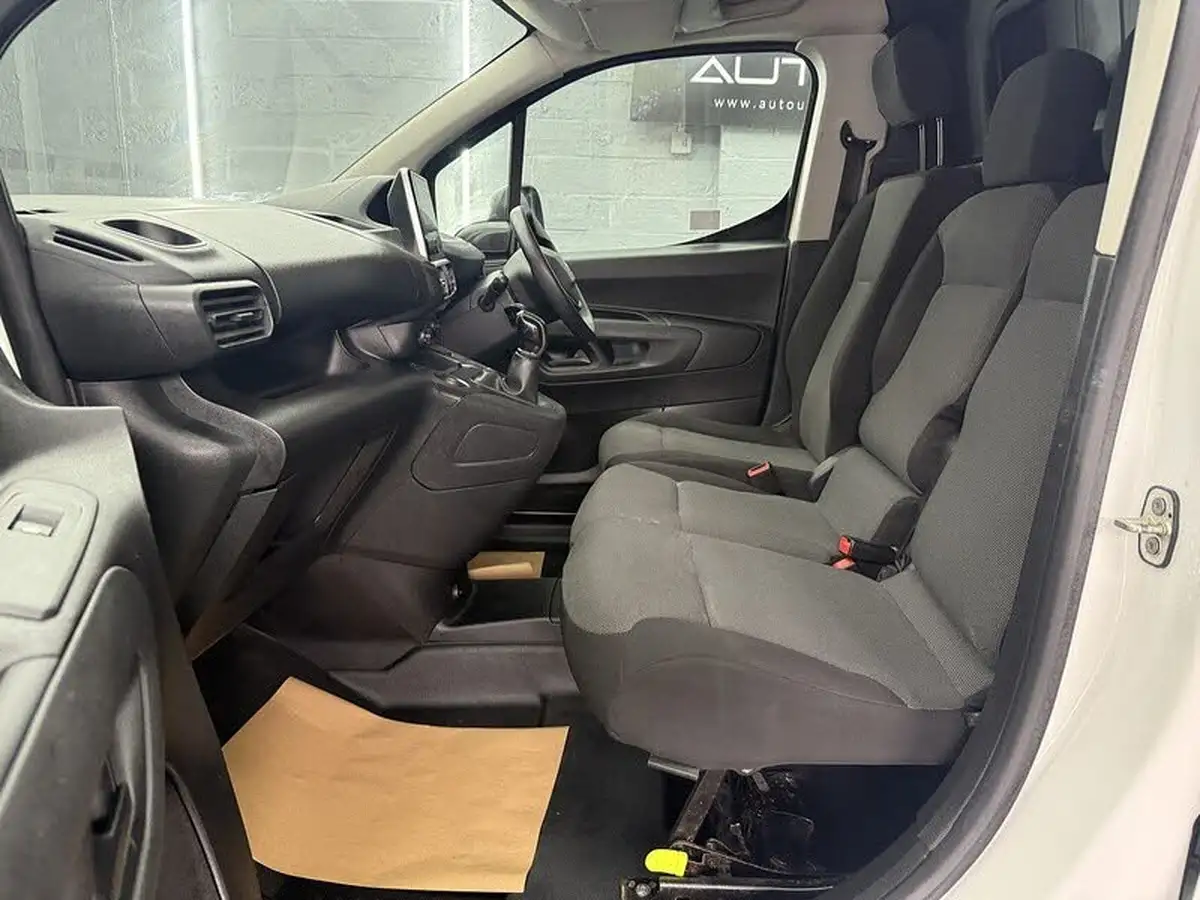 2019-peugeot-partner-15-bluehdi-1000-professional-100ps-eu6dt-panel-big-37