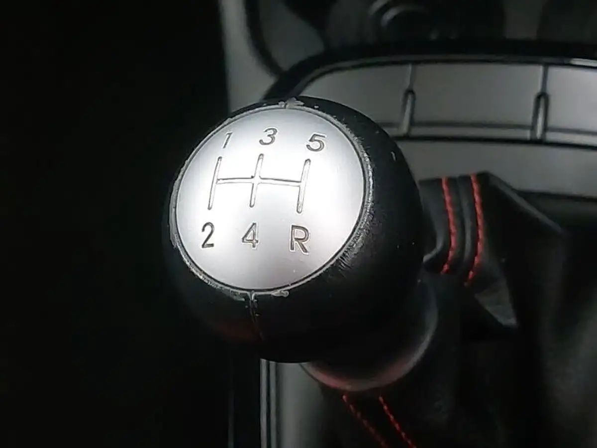 2018-kia-picanto-10-gt-line-big-16