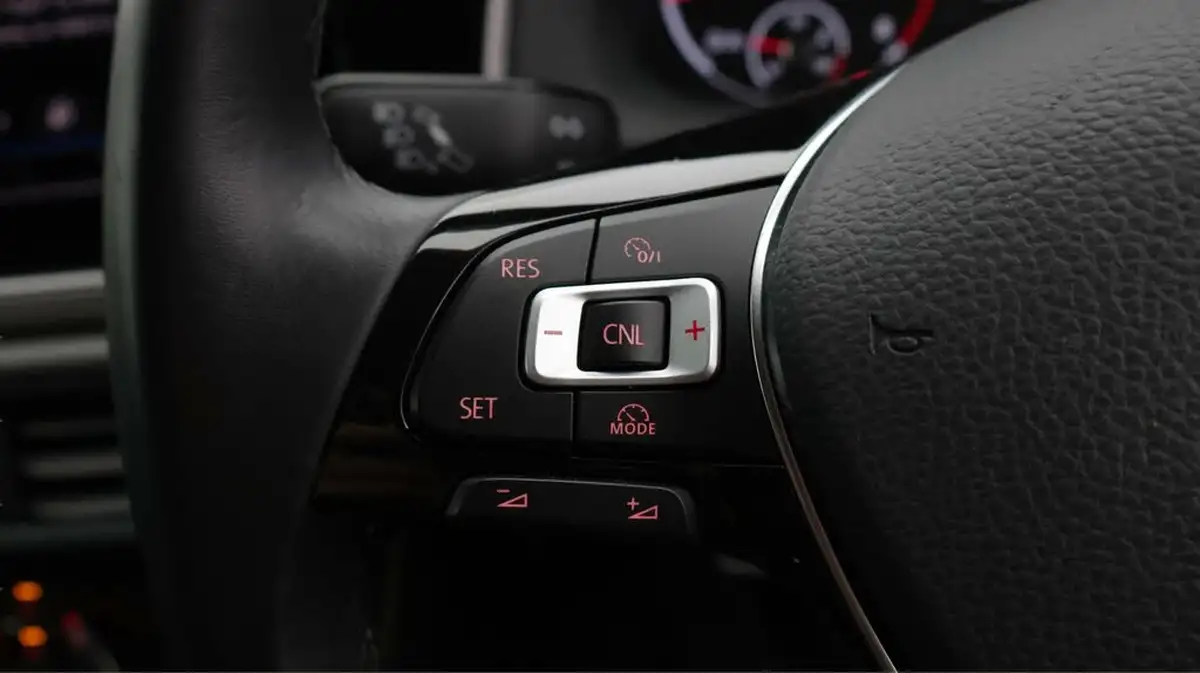 2021-volkswagen-polo-10-tsi-match-big-23