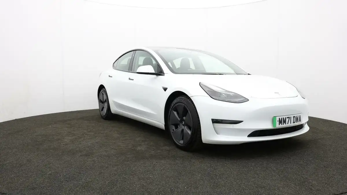 2022-tesla-model-3-e-long-range-big-42