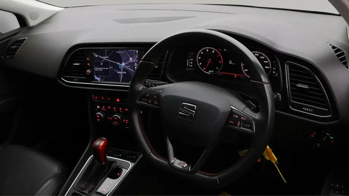 2019-seat-leon-20-tsi-fr-sport-hatchback-big-8