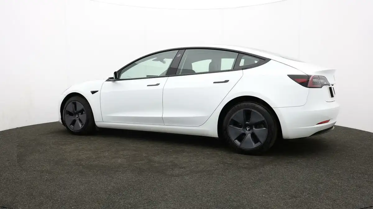 2022-tesla-model-3-e-long-range-big-66