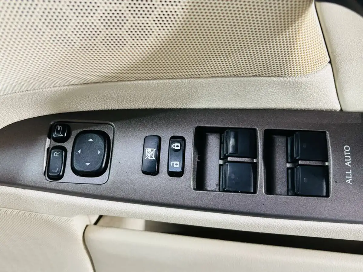 2010-lexus-is-250-25-se-i-dab-saloon-4d-auto-big-8