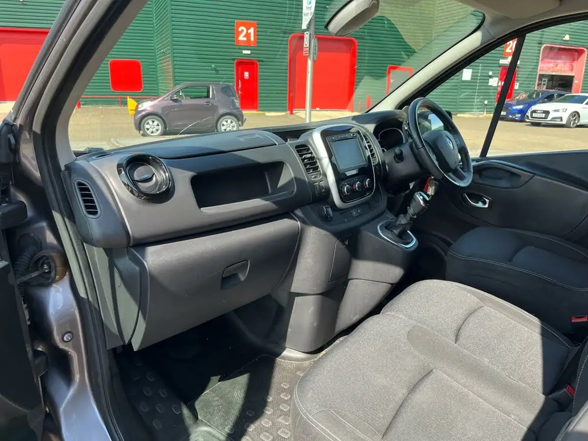2020-renault-trafic-20dci-sl28-energy-120-sport-big-19