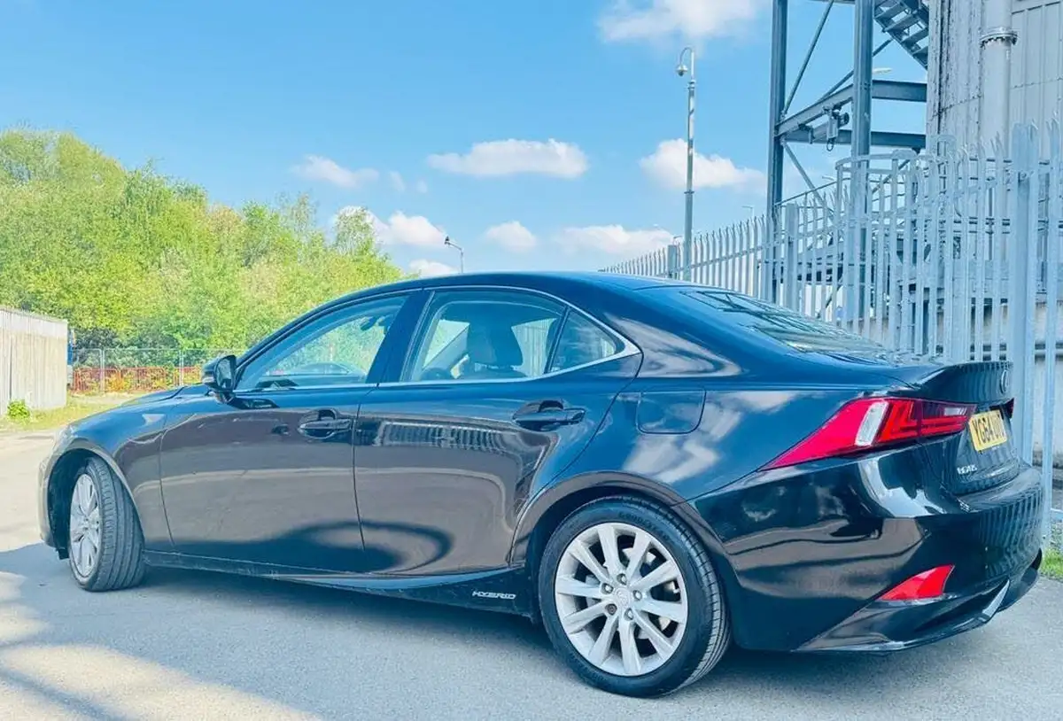 2014-lexus-is-300h-25-executive-edition-big-3