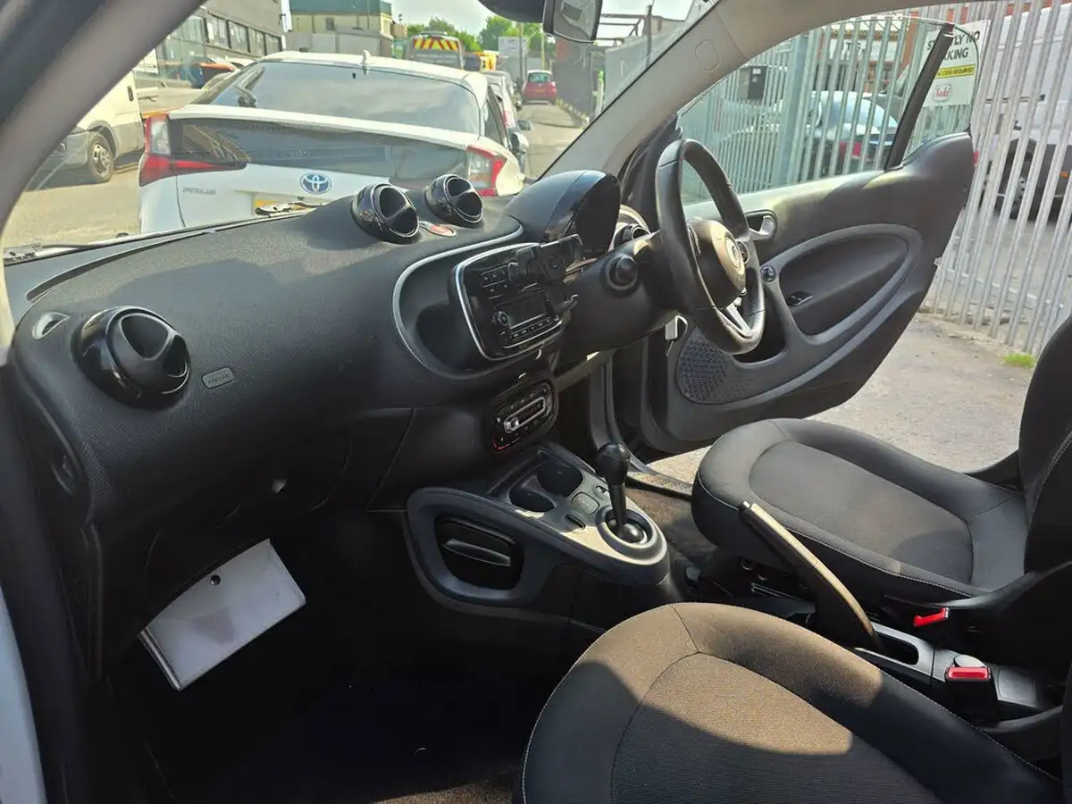2016-smart-fortwo-10-passion-70bhp-ss-coupe-twinamic-big-14