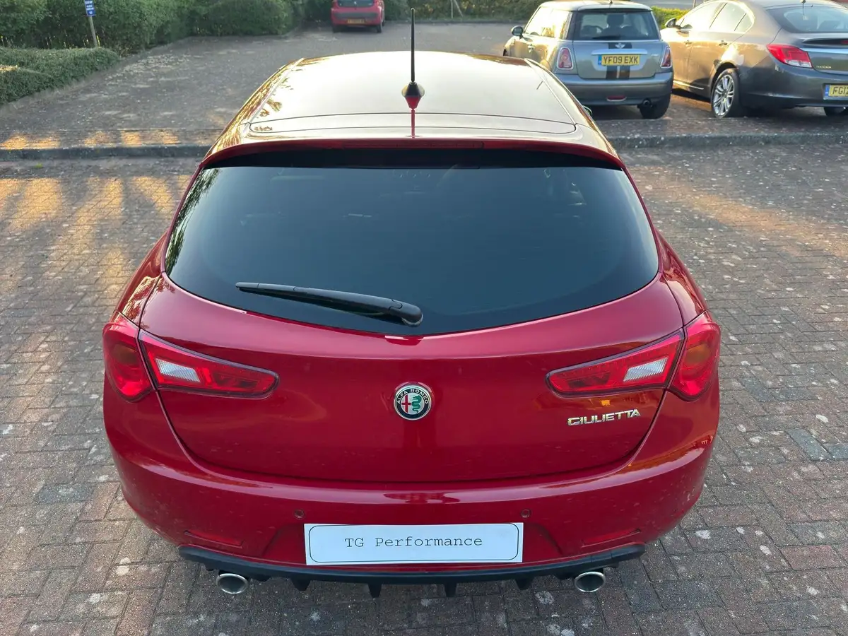 2016-alfa-romeo-giulietta-20jtdm-2-speciale-175bhp-alfa-tct-big-2