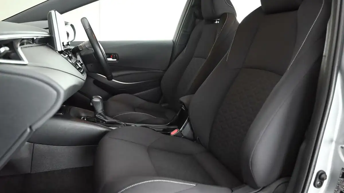 2023-toyota-corolla-18-vvt-i-icon-120bhp-trk-hatchback-5d-big-14
