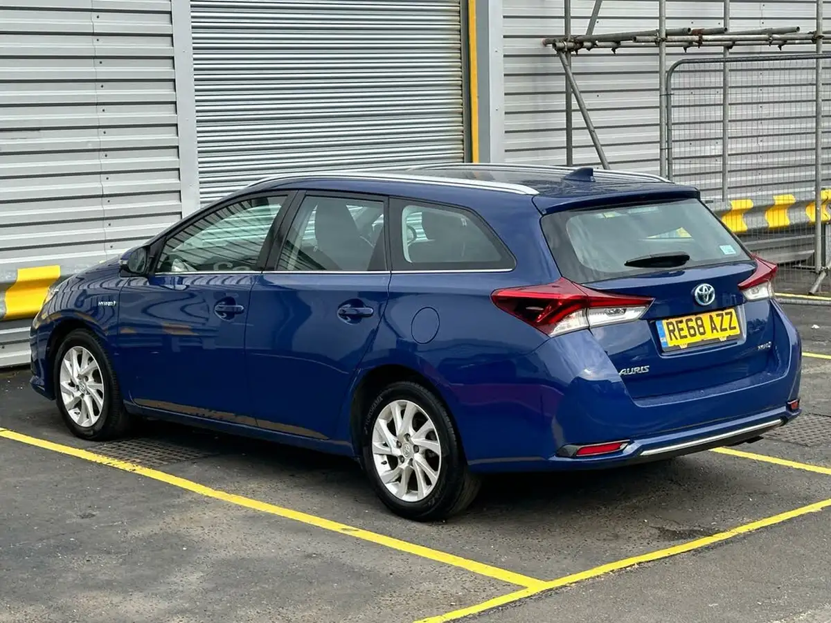 2018-toyota-auris-18-vvt-i-hsd-icon-tech-estate-big-4