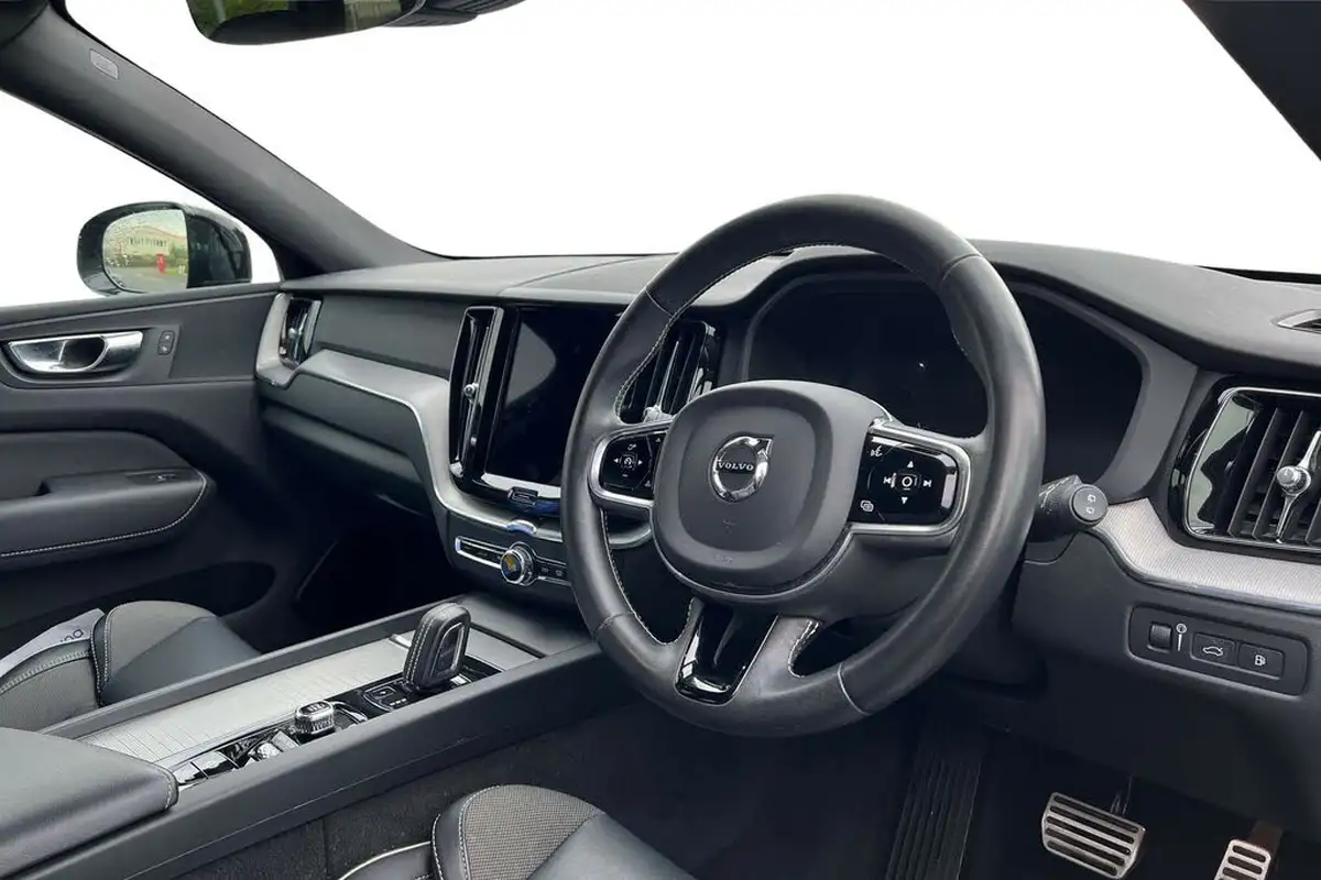 2021-volvo-xc60-20-t6-r-design-340bhp-big-9