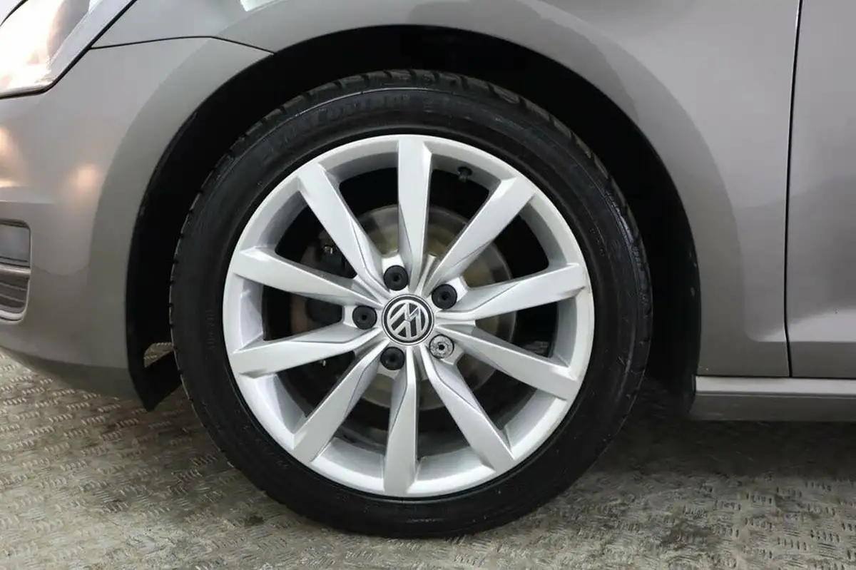 2014-volkswagen-golf-20tdi-gt-bmtss-hatchback-5d-big-13