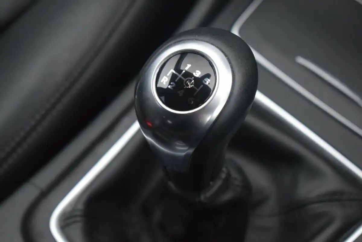2016-mercedes-benz-a-class-15d-a180d-se-executivess-big-21