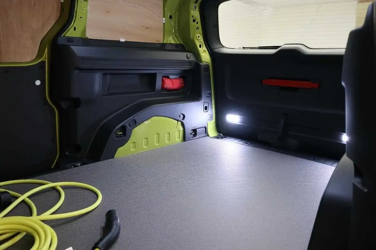 2024-volkswagen-id-buzz-cargo-e-commerce-plus-204ps-77kwh-big-6