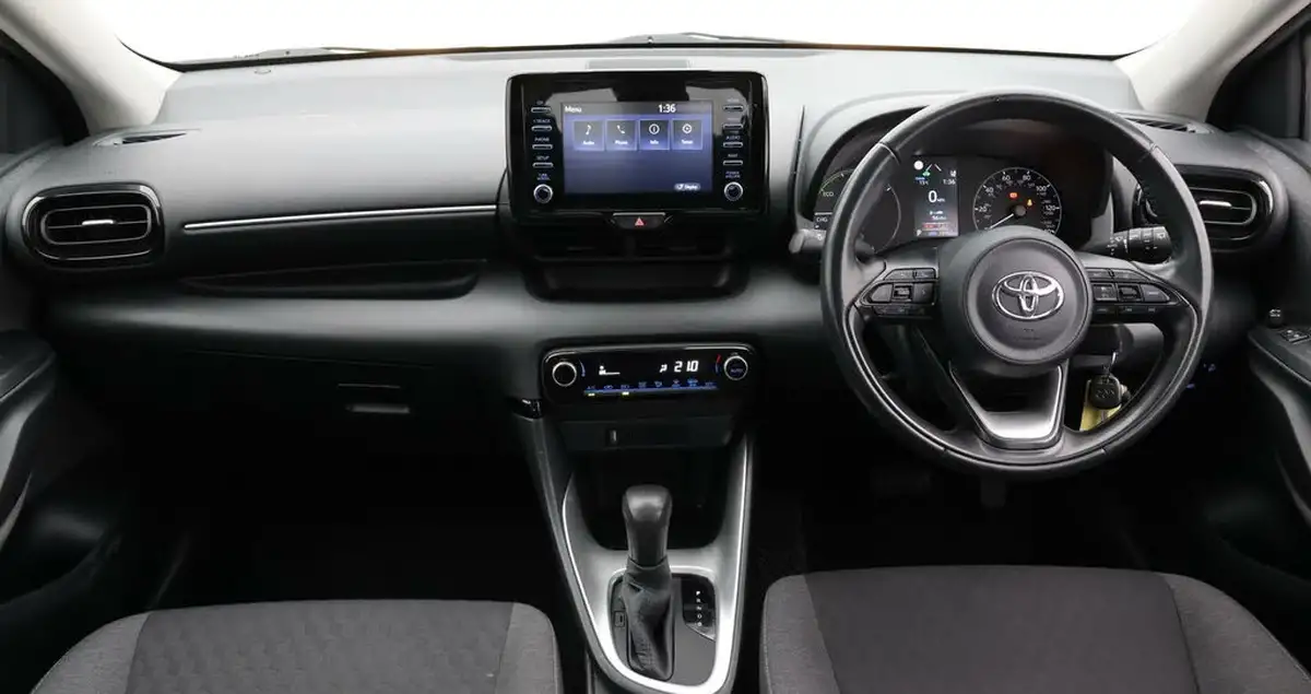 2021-toyota-yaris-15-vvt-i-icon-114bhp-hybrid-1490cc-e-cvt-big-13