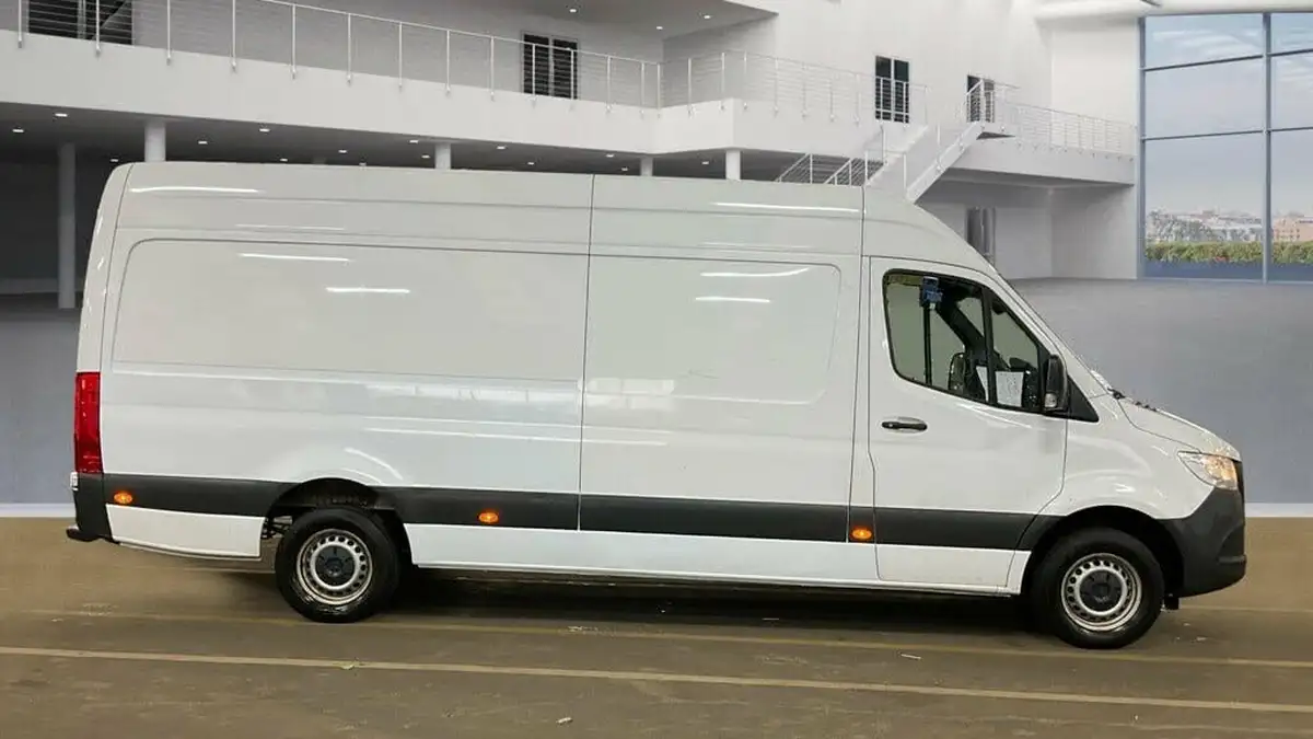 2023-mercedes-benz-sprinter-big-2
