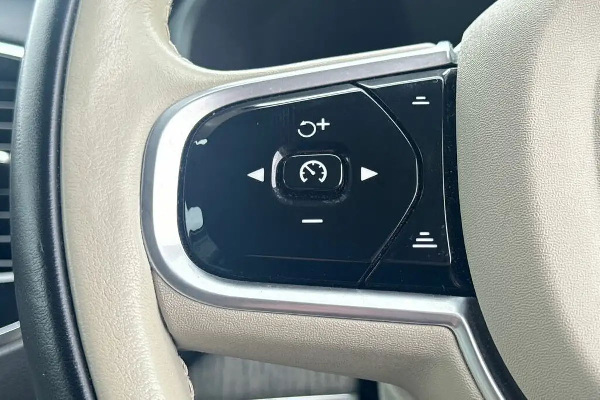 2022-volvo-xc90-20-t8-inscription-455bhp-big-10