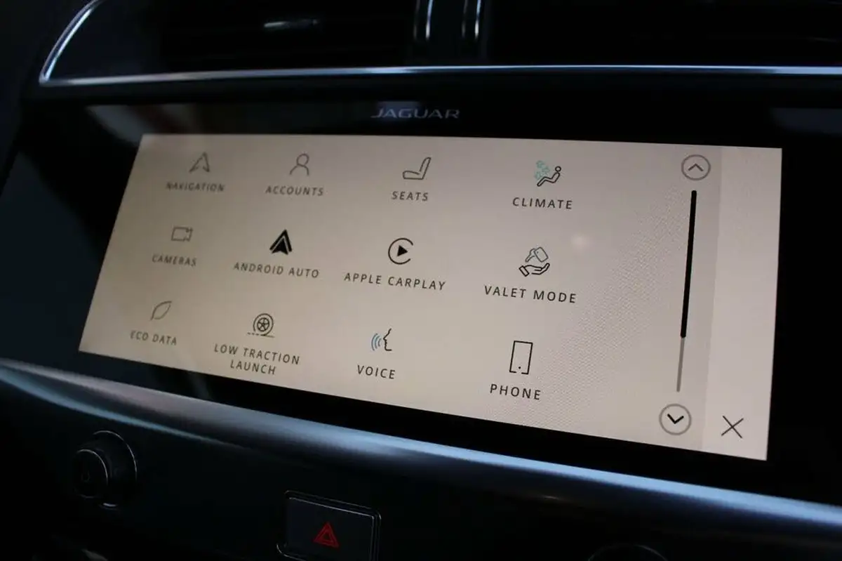 2022-jaguar-i-pace-ev400-black-big-14