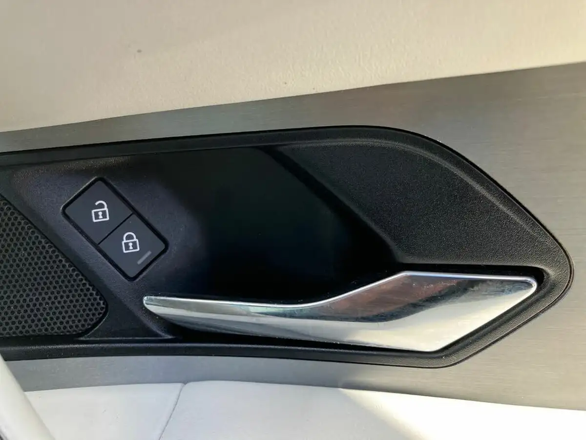 2023-land-rover-discovery-sport-20-d200-r-dynamic-hse-big-37
