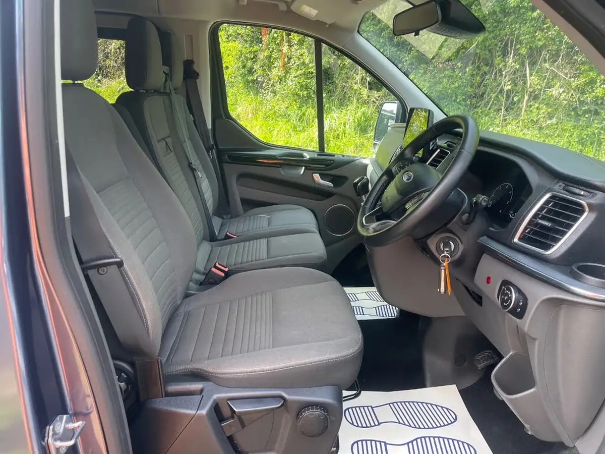 2024-ford-tourneo-custom-big-14