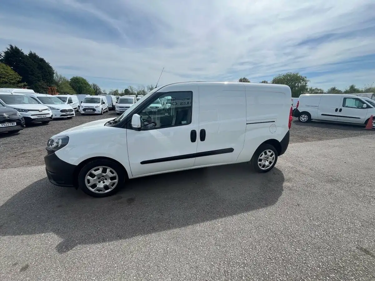 2021-fiat-doblo-cargo-16td-l2h1-maxi-tecnico-120bhpeu6dt-panel-van-big-3