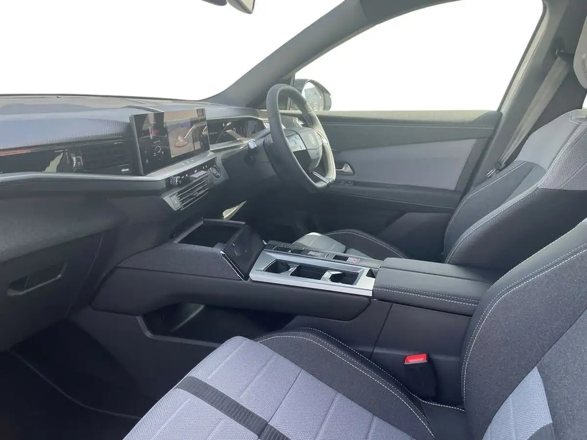 2025-vauxhall-grandland-12-gs-big-9
