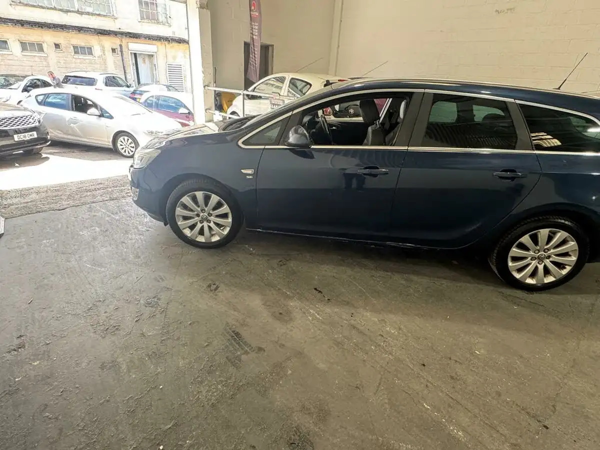 2011-vauxhall-astra-16-se-16v-vvt-115ps-estate-big-9