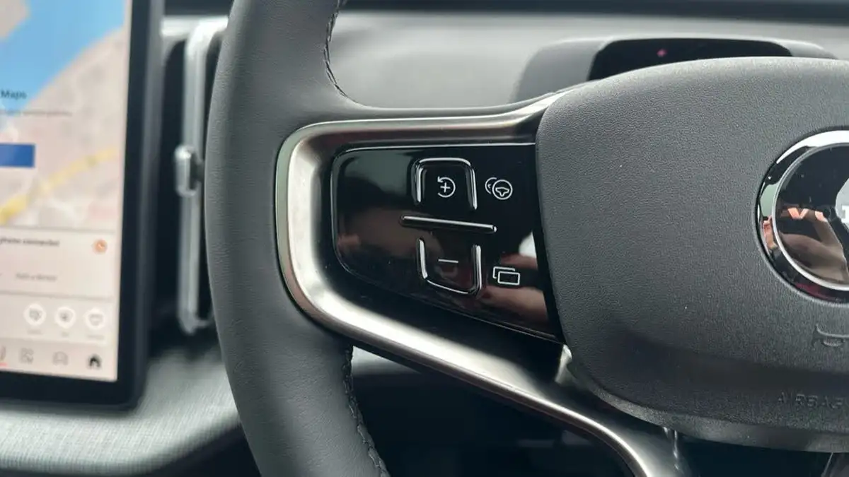 2025-volvo-ex30-e-single-motor-ultra-big-17