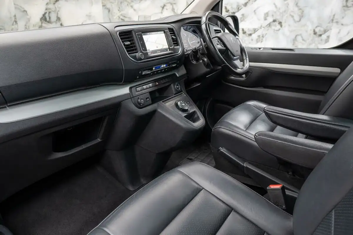 2018-peugeot-traveller-20-bluehdi-allure-20-bluehdi-180ps-standardss-eat8-big-16