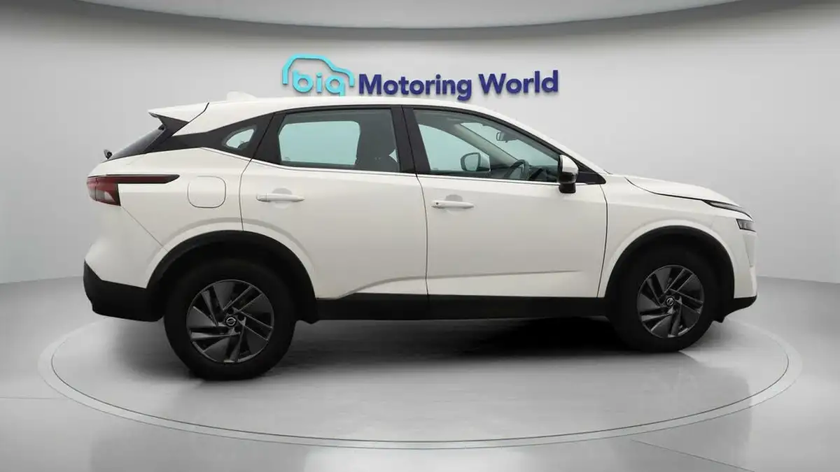 2022-nissan-qashqai-13-dig-t-acenta-premium-140ps-big-8
