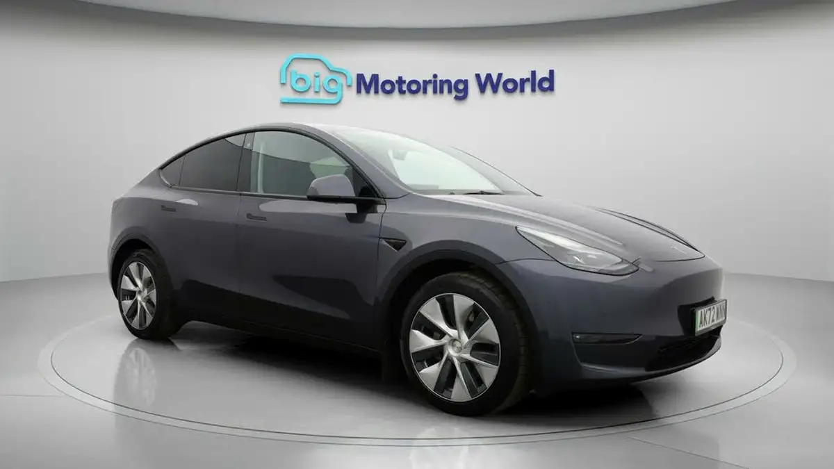 2022-tesla-model-y-e-long-range-big-0