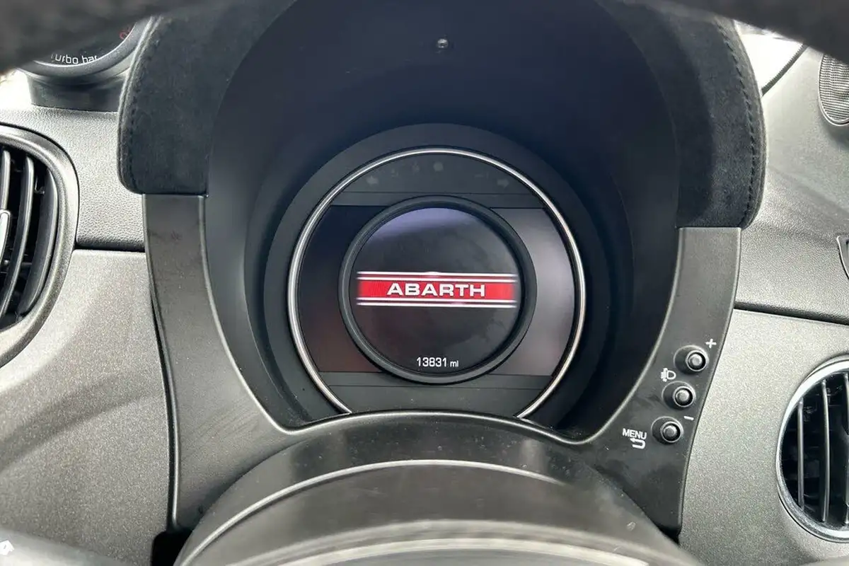 2022-abarth-595-14-tjet-competizione-big-13