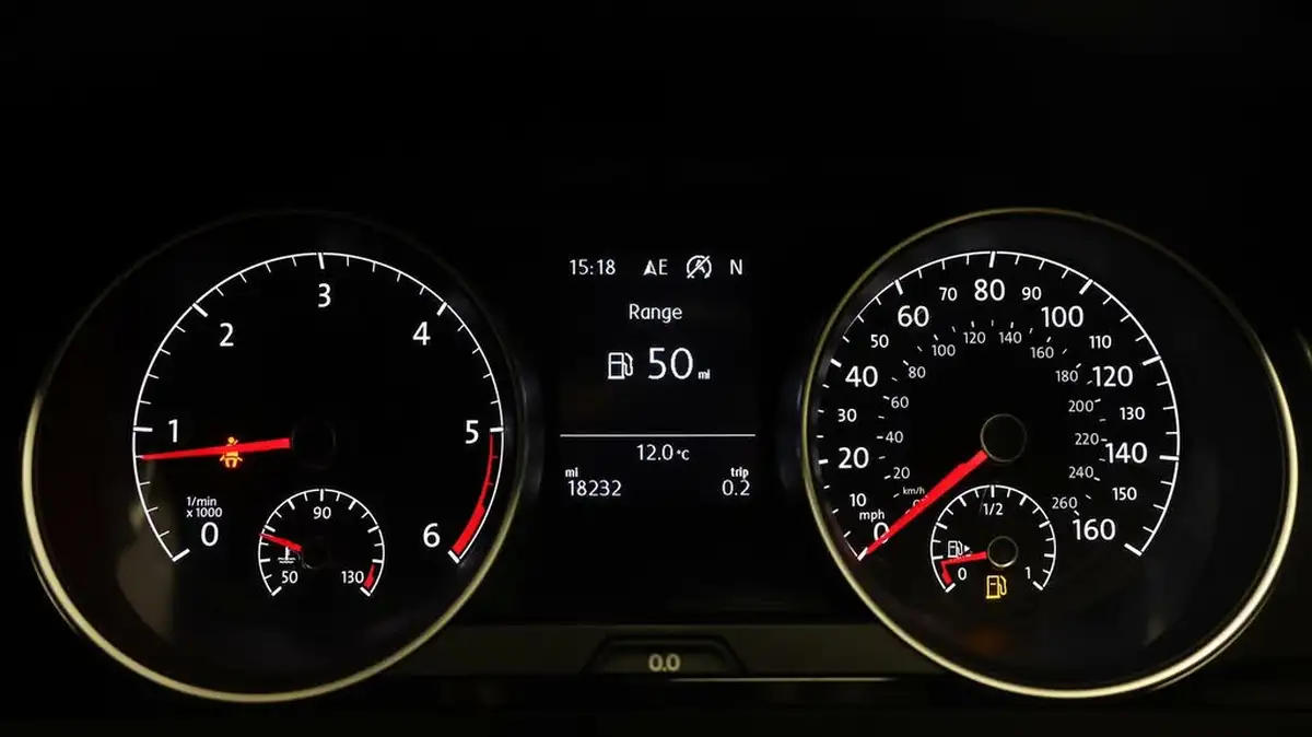 2019-volkswagen-golf-20tdi-r-line-5d-dsg-big-9