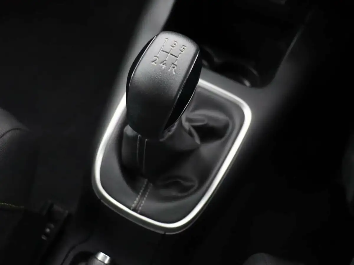 2020-citroen-c3-12-puretech-flair-83ps-big-19