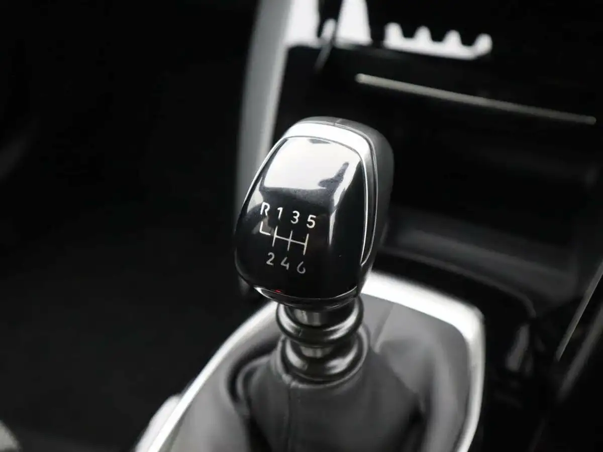 2025-peugeot-2008-suv-12-puretech-allure-130ps-big-18