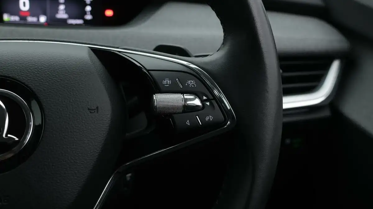 2021-skoda-enyaq-e-80-loft-82-kwh-big-24